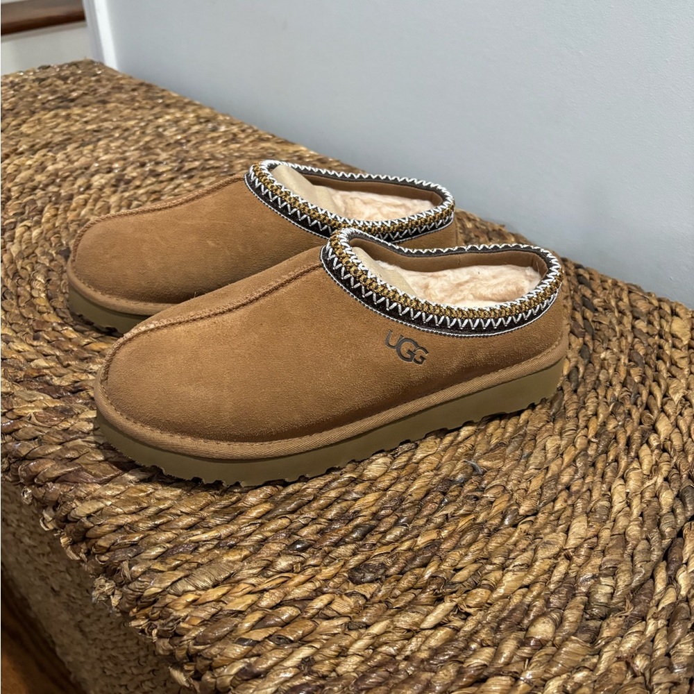 Ugg Tasman Size 9
